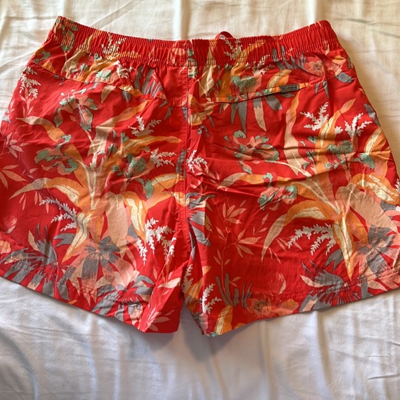 Columbia draw string moisture wicking shorts. Floral pink. Size large - Picture 3 of 3